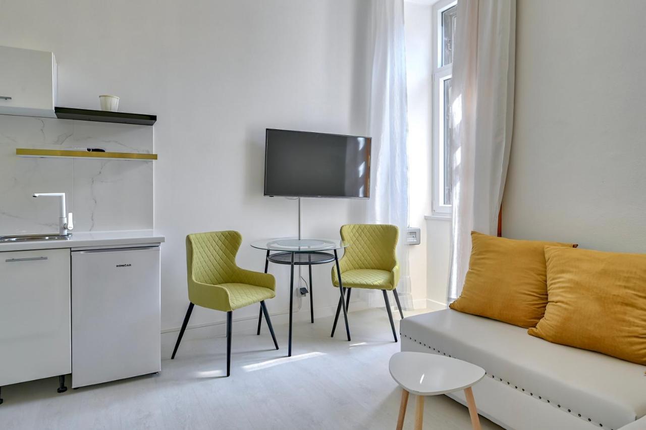 Apartamento Collins Amethyst Center Pula Exterior foto