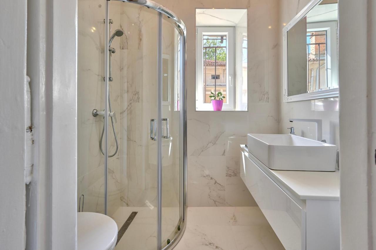 Apartamento Collins Amethyst Center Pula Exterior foto