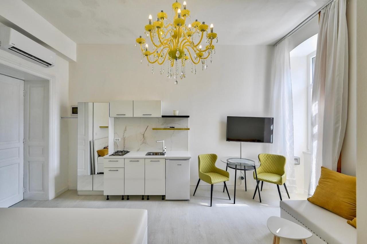 Apartamento Collins Amethyst Center Pula Exterior foto