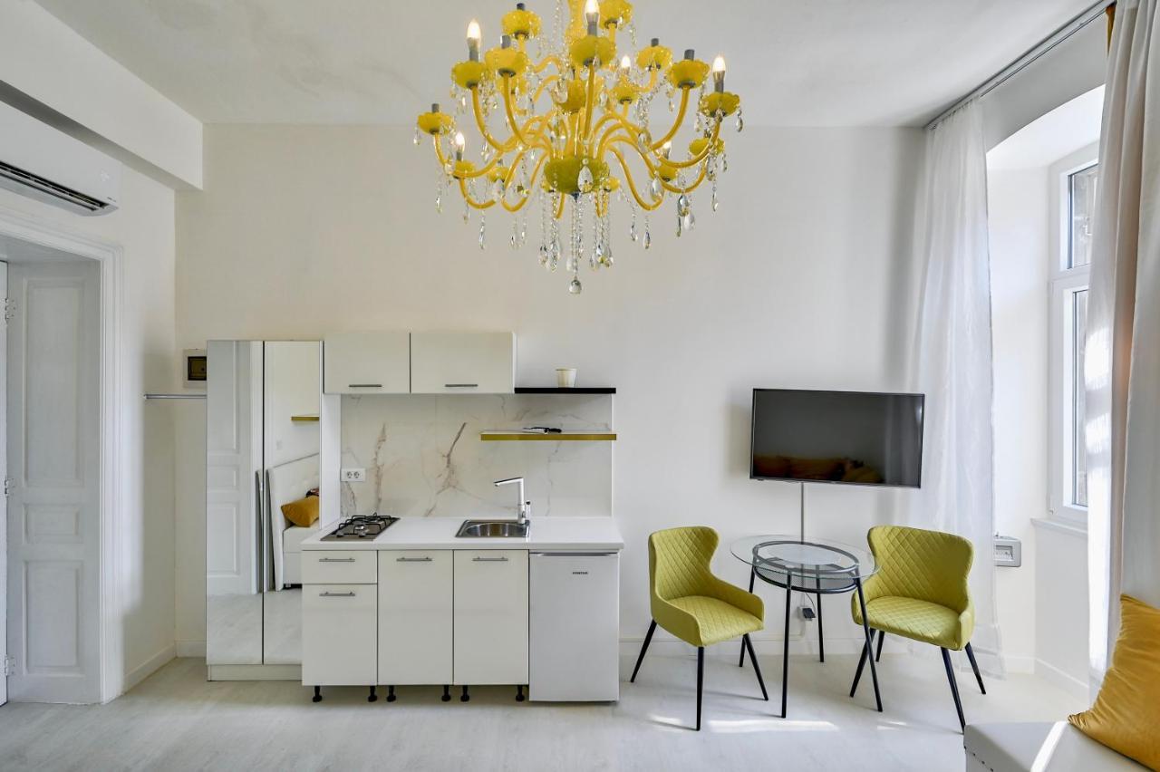 Apartamento Collins Amethyst Center Pula Exterior foto