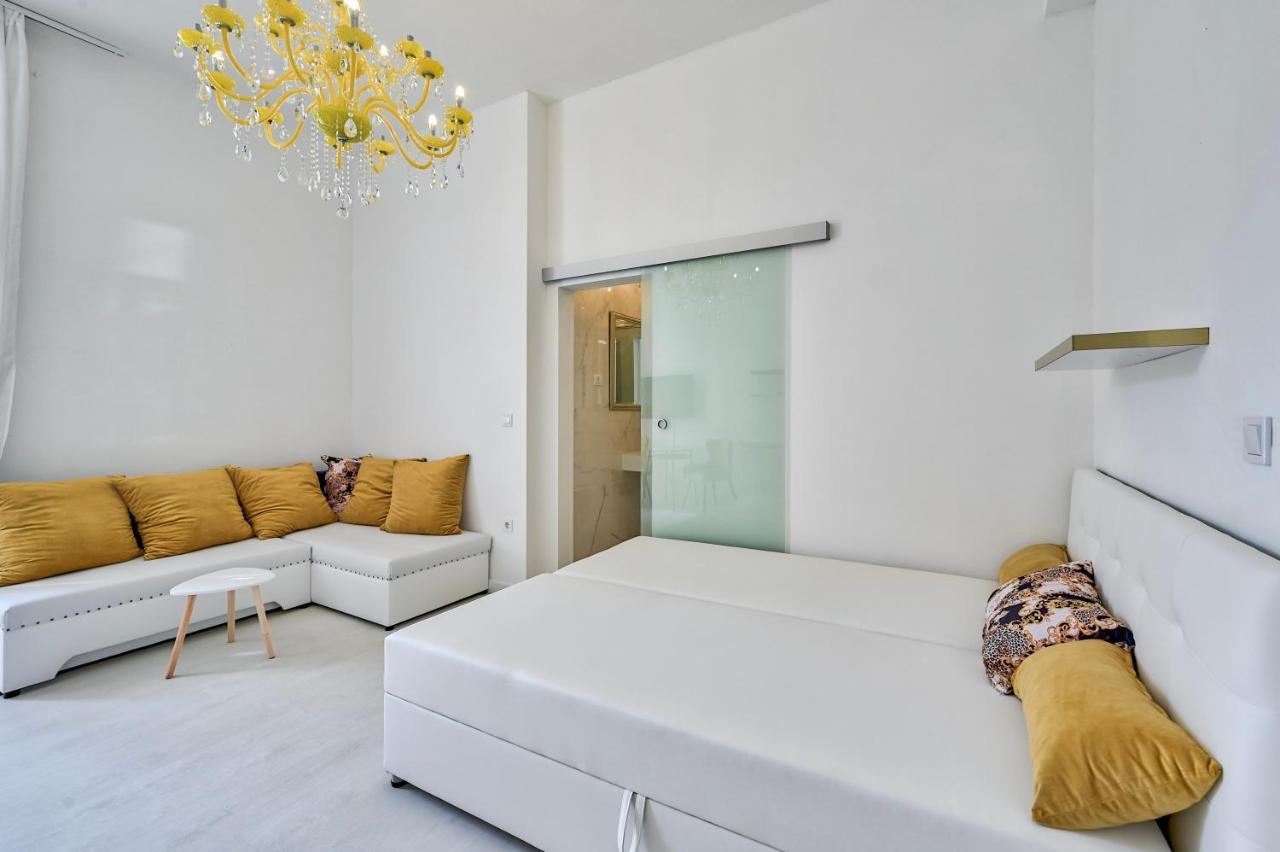 Apartamento Collins Amethyst Center Pula Exterior foto