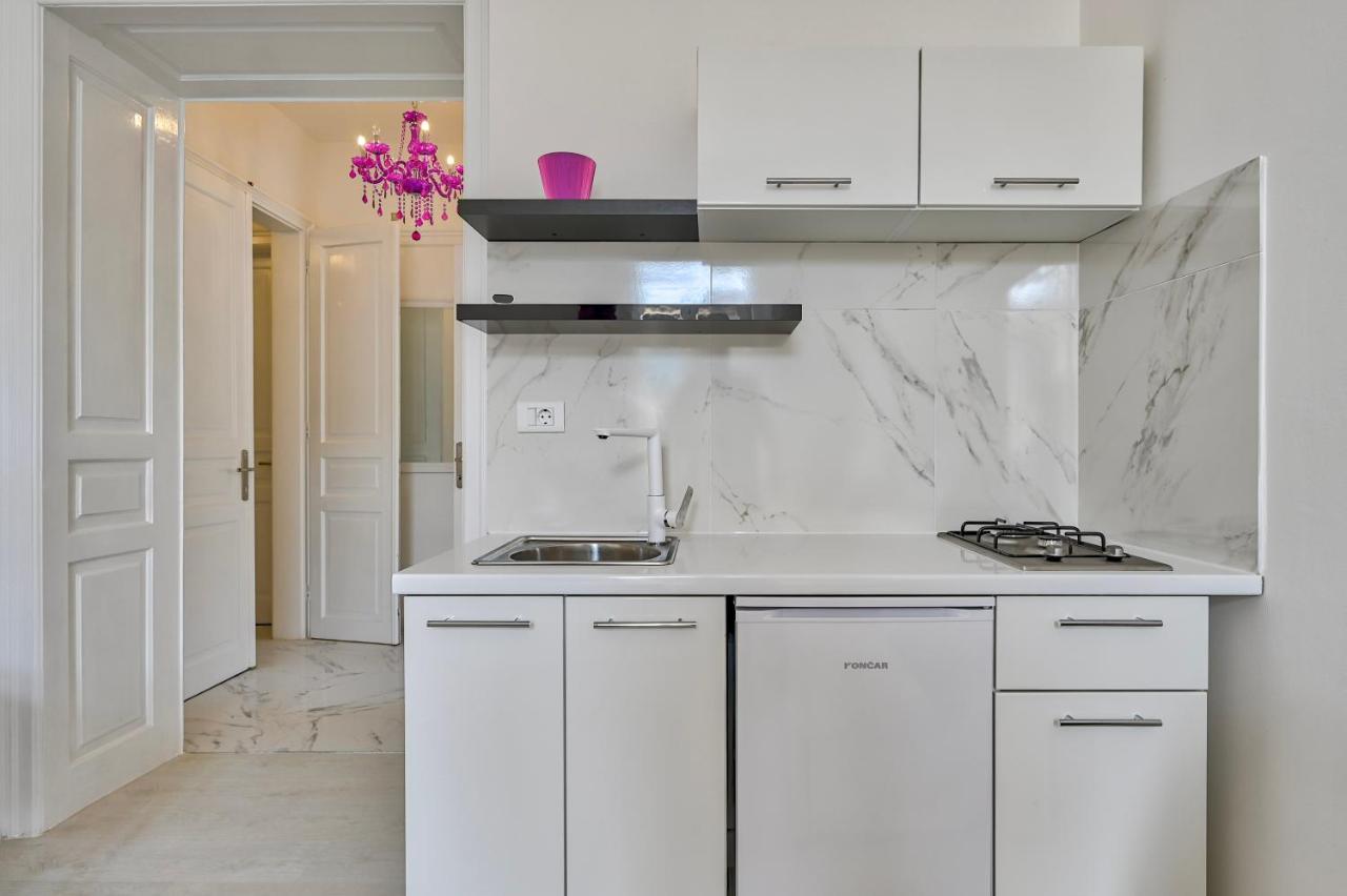 Apartamento Collins Amethyst Center Pula Exterior foto