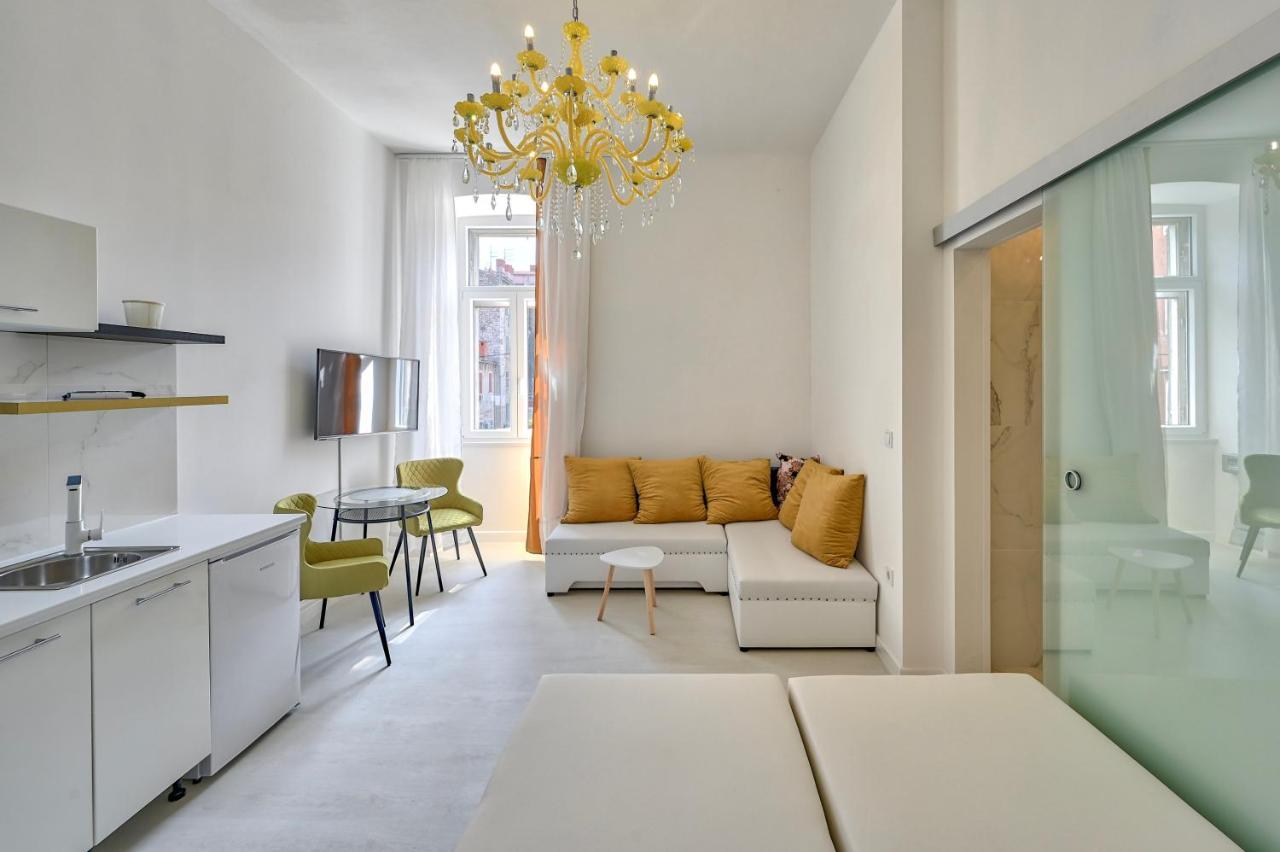 Apartamento Collins Amethyst Center Pula Exterior foto