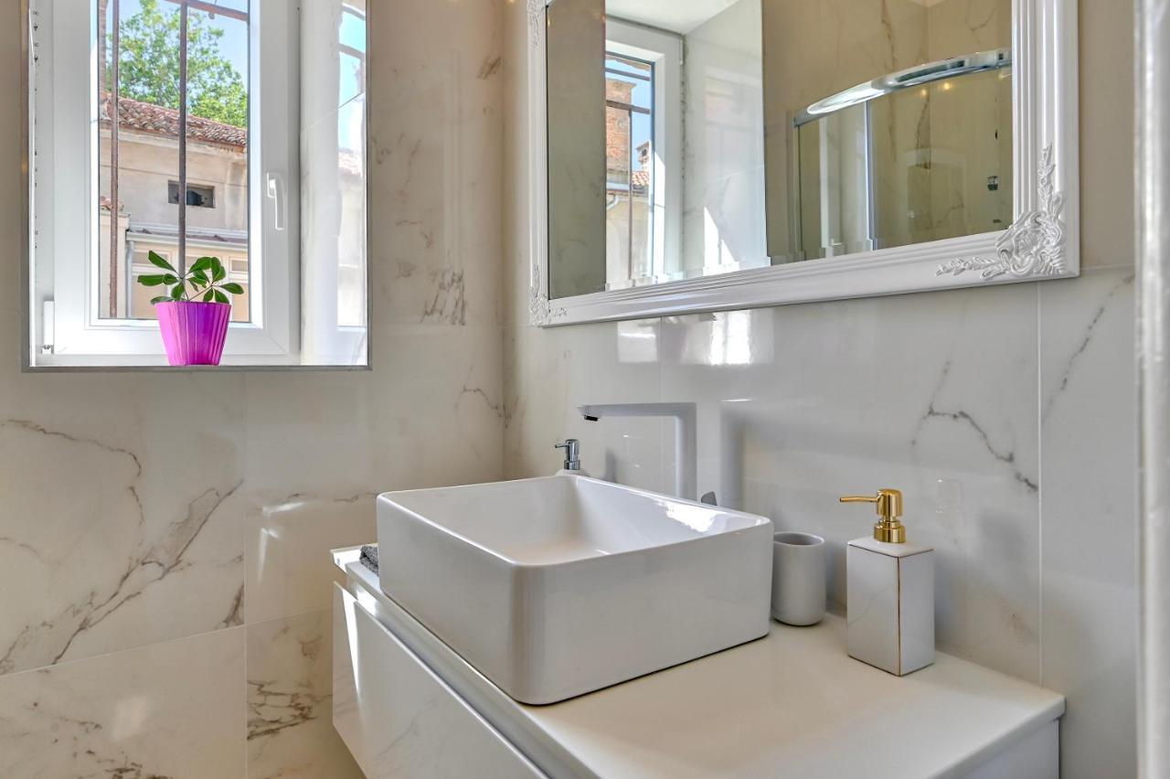 Apartamento Collins Amethyst Center Pula Exterior foto