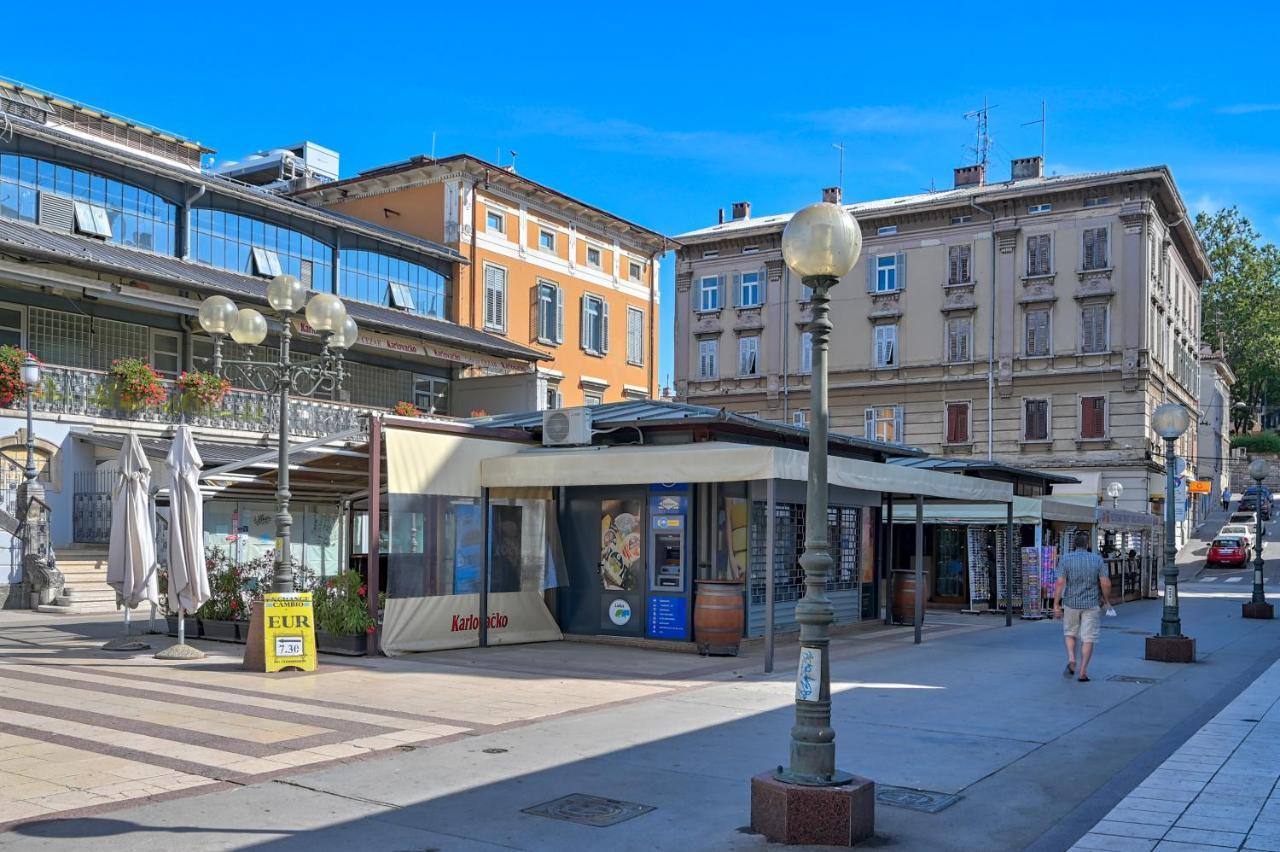 Apartamento Collins Amethyst Center Pula Exterior foto