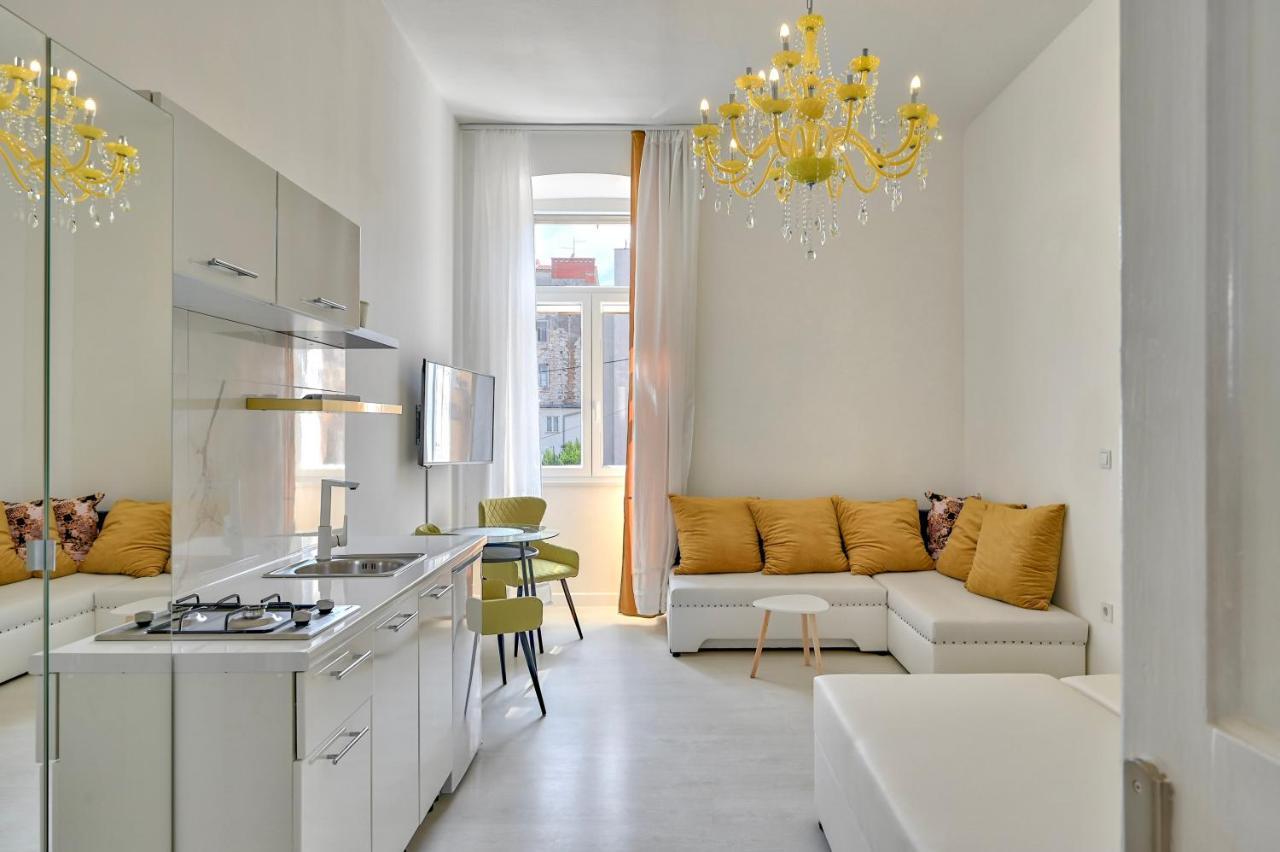 Apartamento Collins Amethyst Center Pula Exterior foto