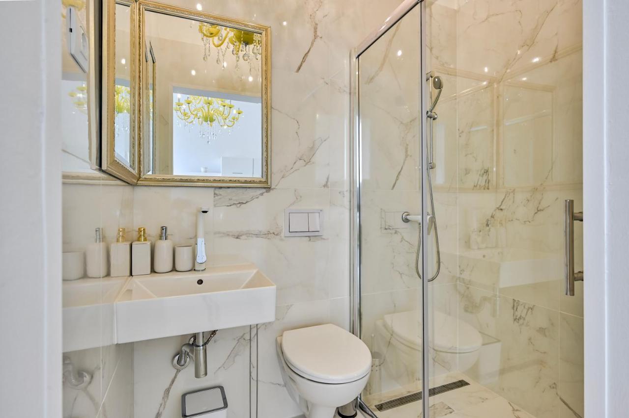 Apartamento Collins Amethyst Center Pula Exterior foto