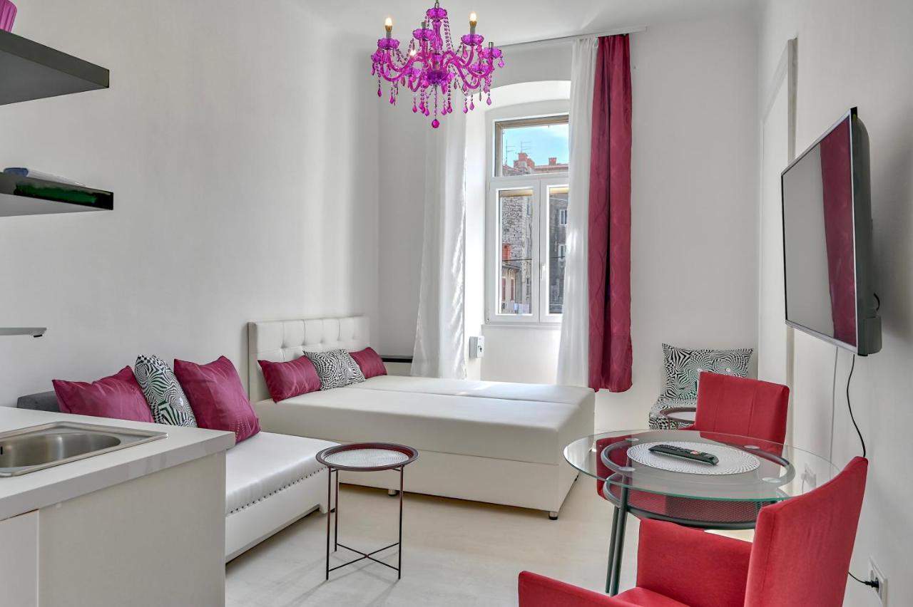 Apartamento Collins Amethyst Center Pula Exterior foto