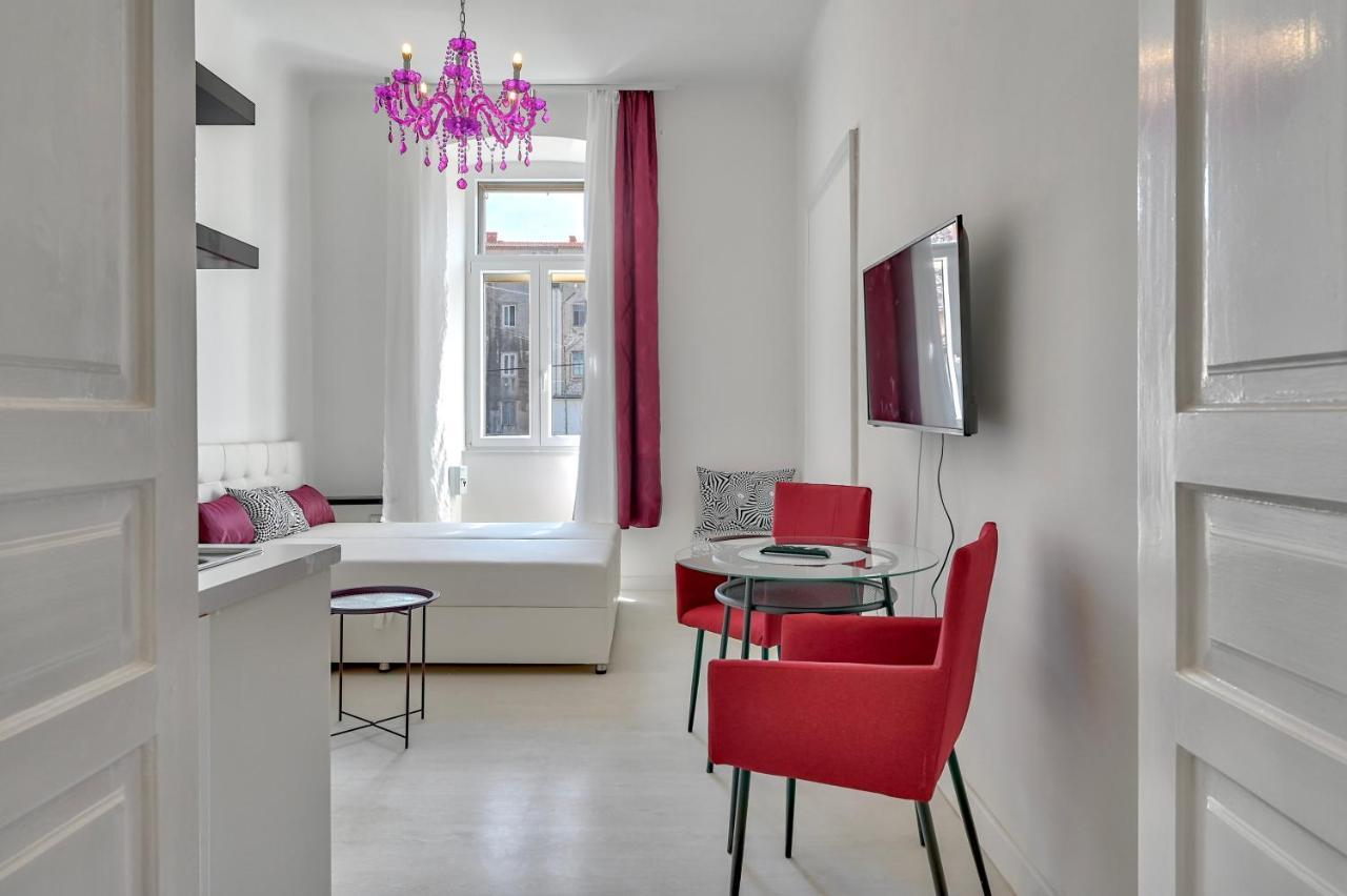 Apartamento Collins Amethyst Center Pula Exterior foto