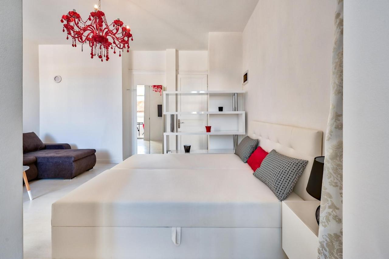 Apartamento Collins Amethyst Center Pula Exterior foto