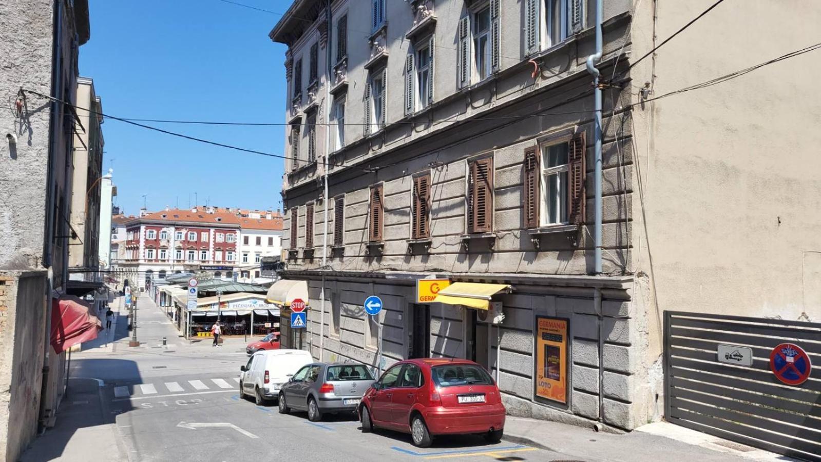Apartamento Collins Amethyst Center Pula Exterior foto